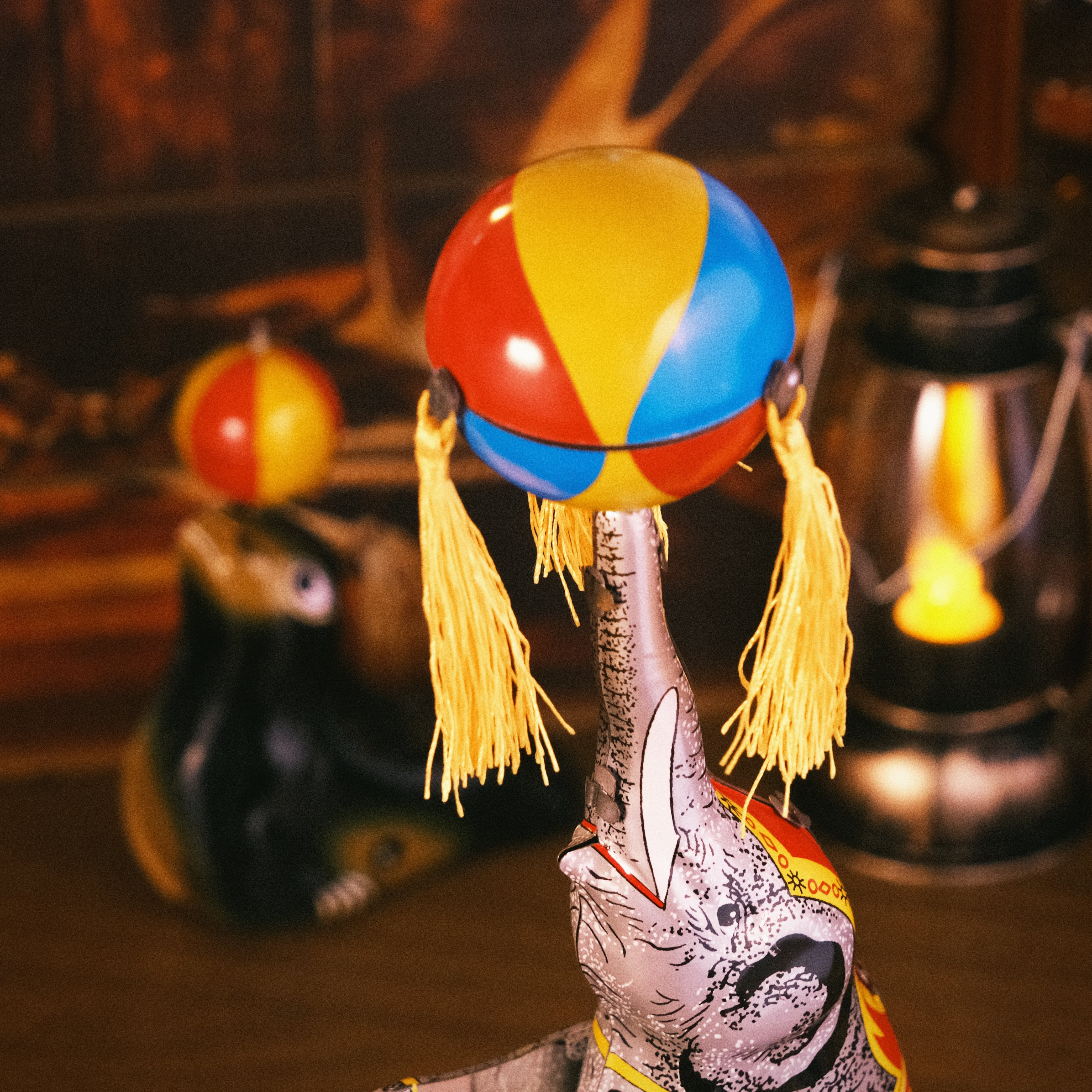 Circus Elephant with Spinning Ball FunClox