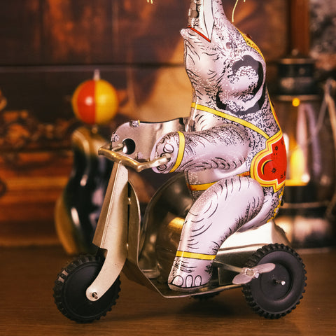 Circus Elephant with Spinning Ball FunClox