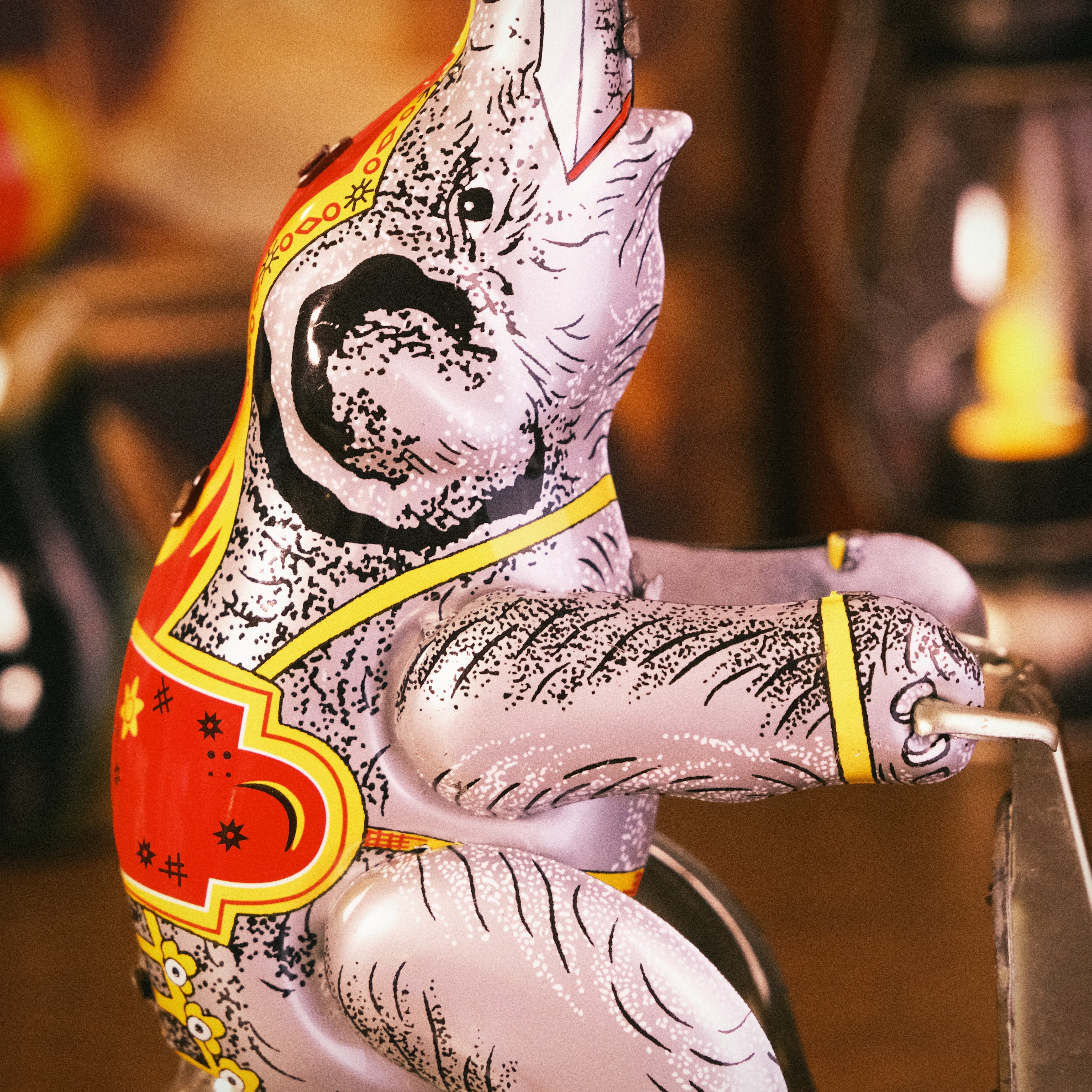 Circus Elephant with Spinning Ball FunClox