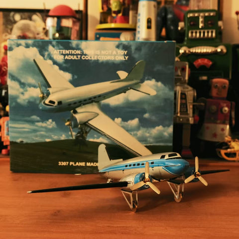 DC-3 Airliner