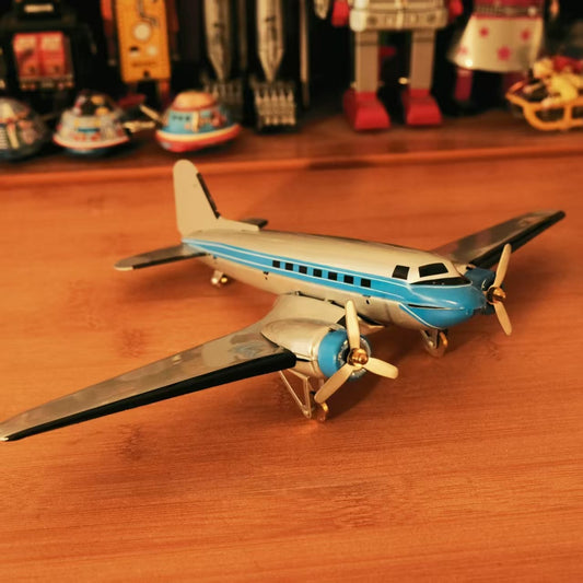 DC-3 Airliner