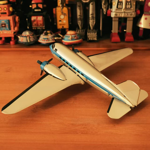DC-3 Airliner