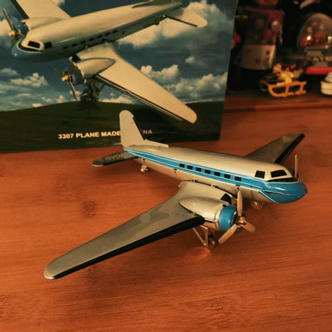 DC-3 Airliner