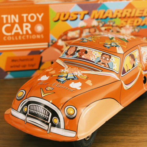 Just Married Sedan FunClox