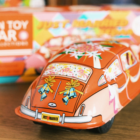 Just Married Sedan FunClox