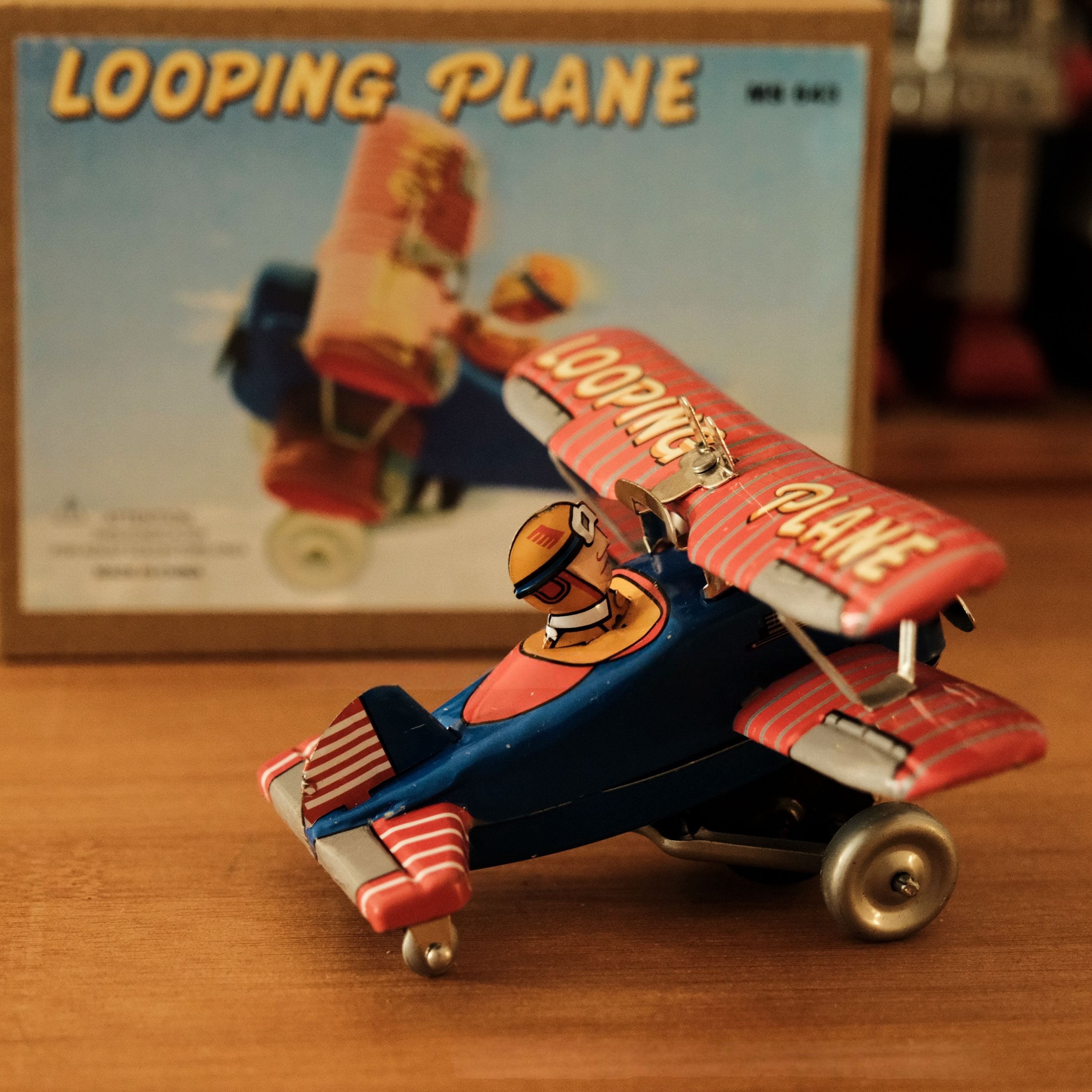 Looping Plane Retro Clockwork Stunt Plane,Unique Gift for Model Airplane Enthusiast ...