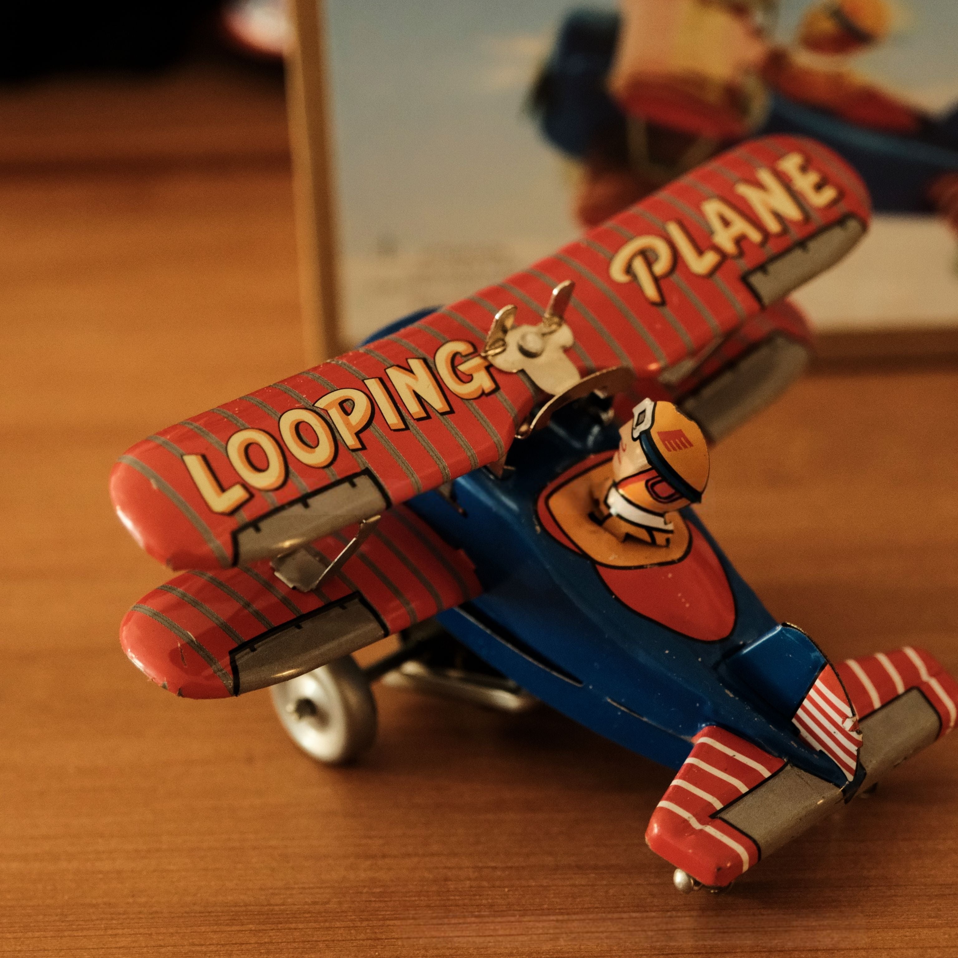 Looping Plane Retro Clockwork Stunt Plane,Unique Gift for Model Airplane Enthusiast ...