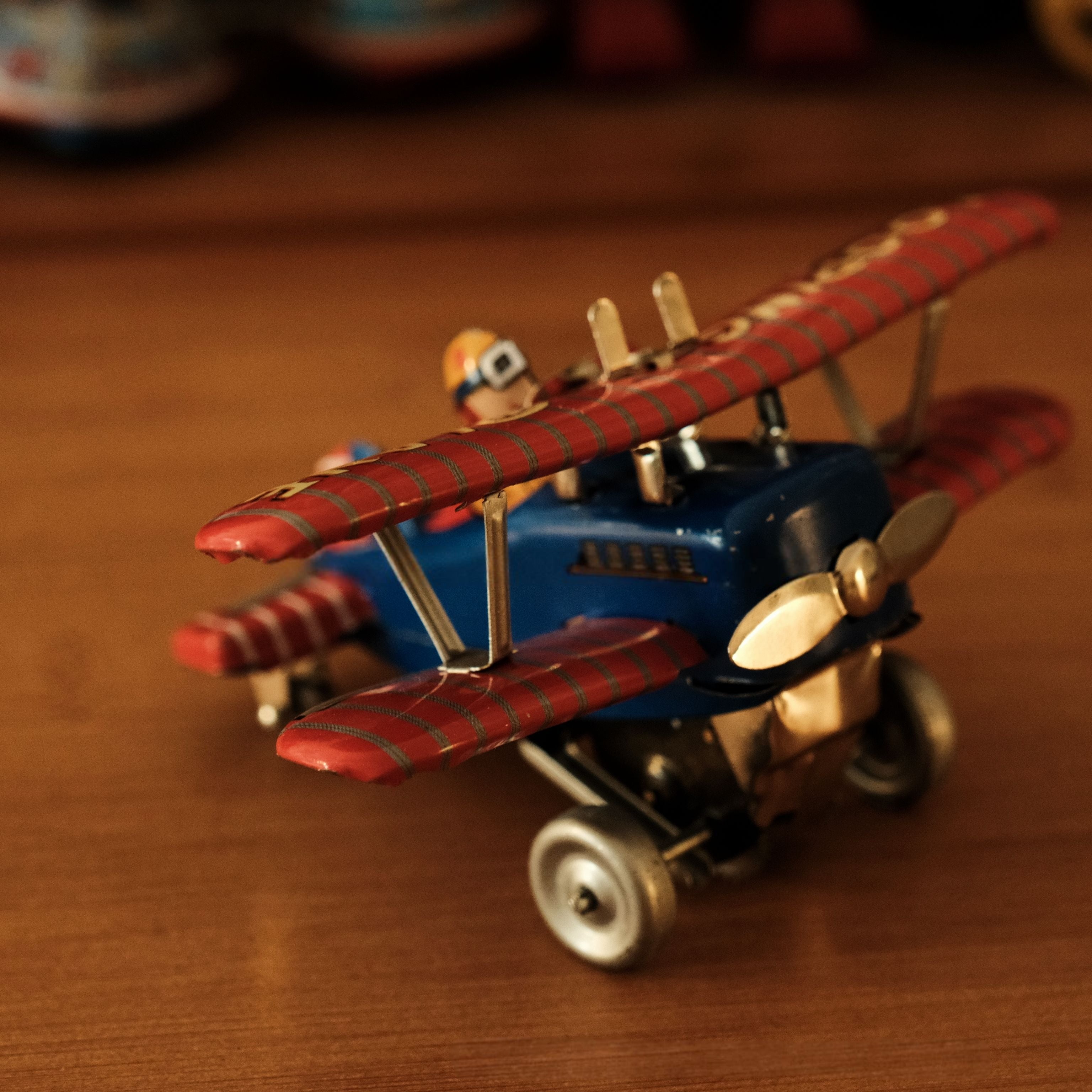 Looping Plane Retro Clockwork Stunt Plane,Unique Gift for Model Airplane Enthusiast ...