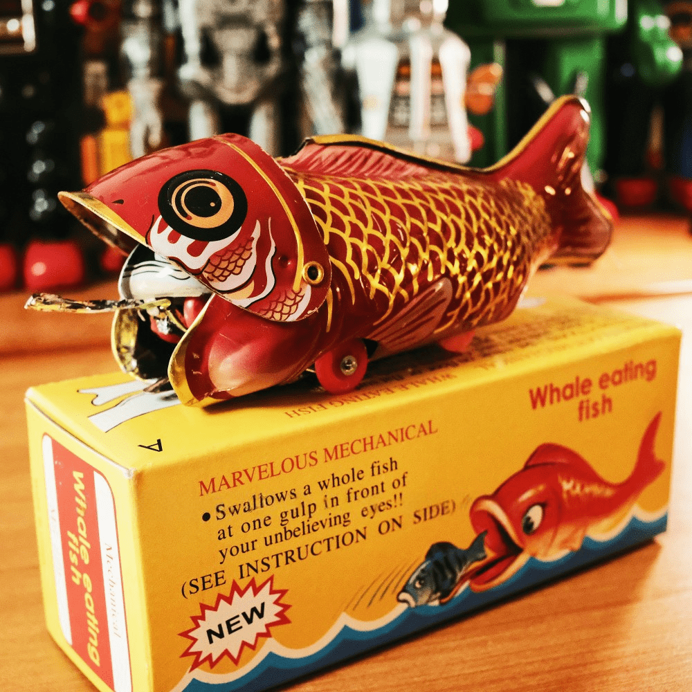 Whale Chases Fish - FunClox